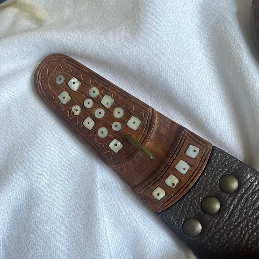 Chico’s Brown Adjustable Leather‎ Belt with Buckle Shell Inlay
